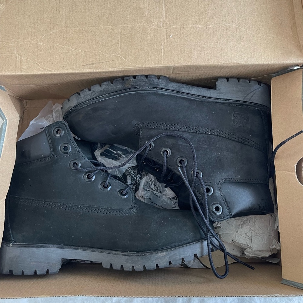 Black tims